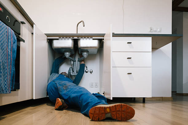 Professional Leak Detection technician working in Lake Saint Louis, MO